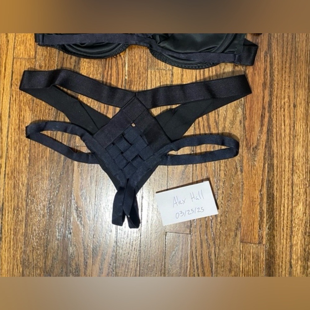 whitney ouvert brief